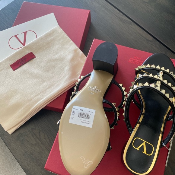 Rockstud sandal - Picture 3 of 5